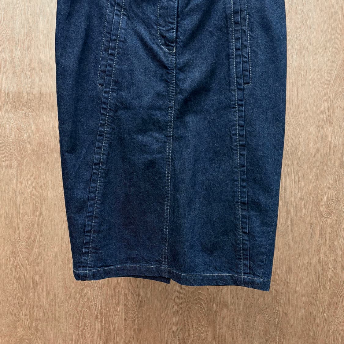 살바토레 페라가모 데님 미디 스커트 절개 라인 디테일 슬림핏 인디고 블루 상품이미지5