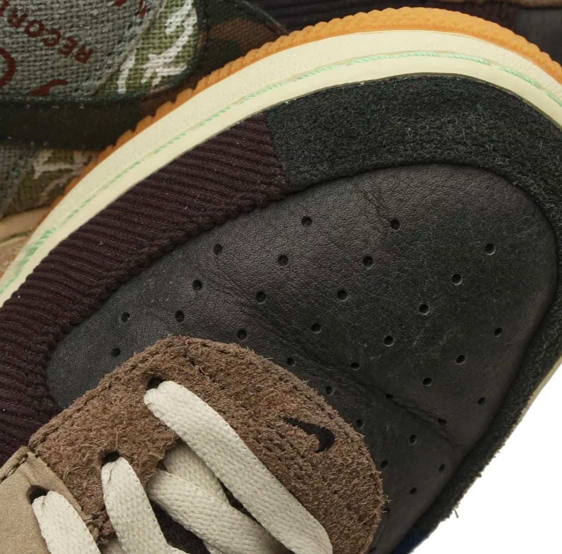 트래비스 스캇 에어포스 로우 300 상품이미지7