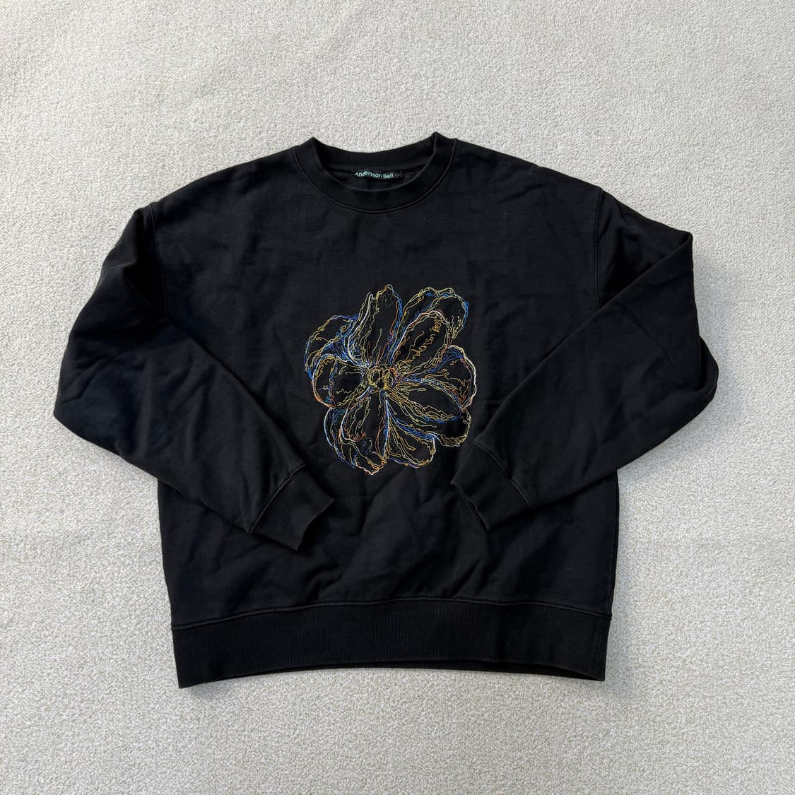 L 앤더슨벨 플레르 엠보더리 맨투맨 0120T 상품이미지1