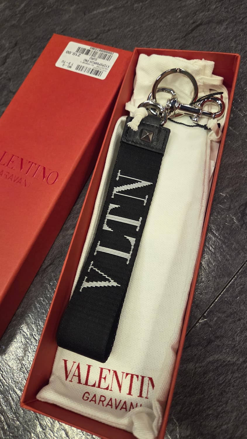 VLTN  발렌티노 새제품 키링 키체인 백참 열쇠고리 상품이미지2