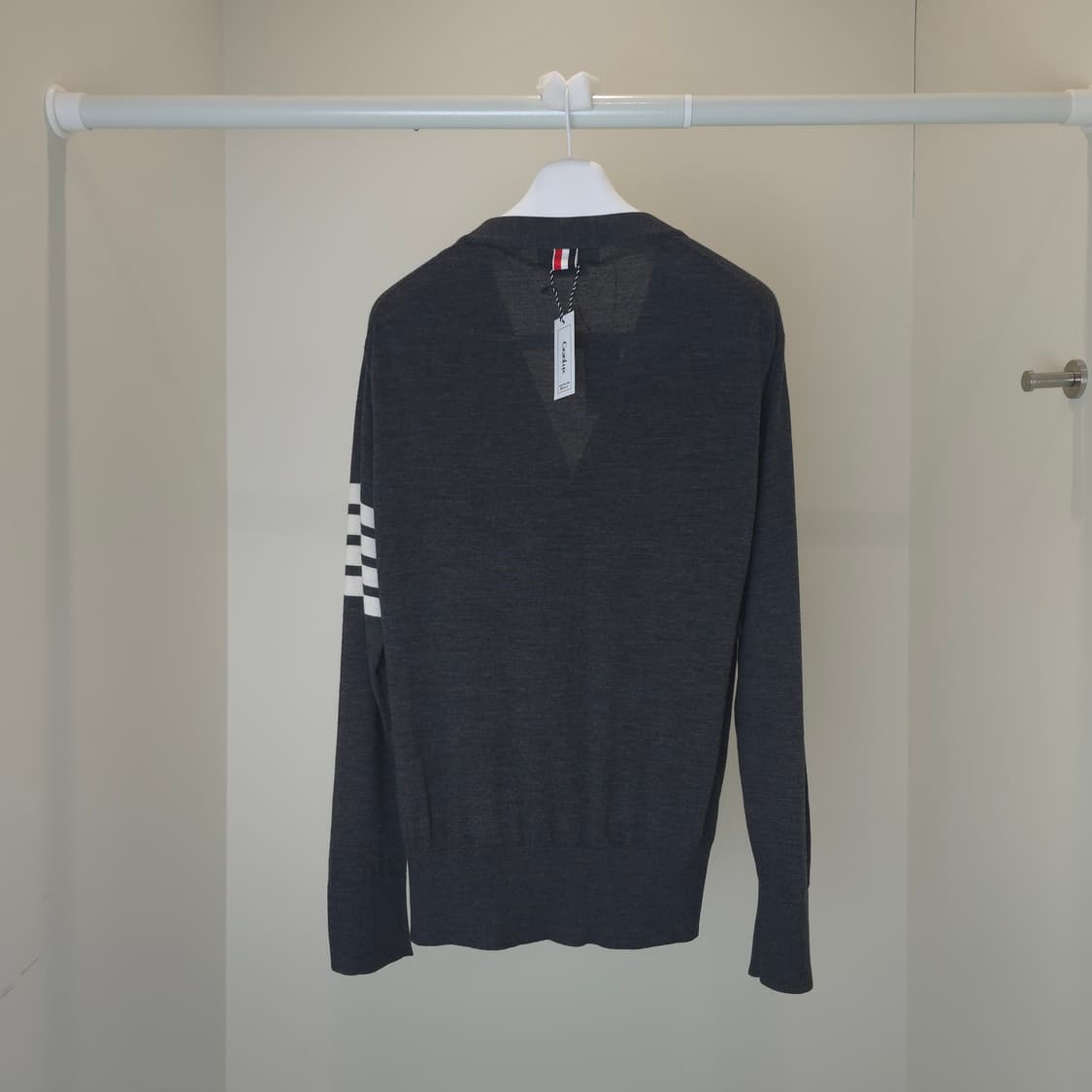 [중고/정품] 톰브라운 메리노 울 사선 완장 가디건 상품이미지2