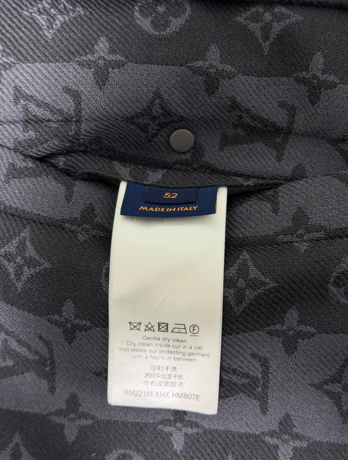 루이비통 x 니고 모노그램 리버서블 캐시미어 봄버 자켓 52 상품이미지6