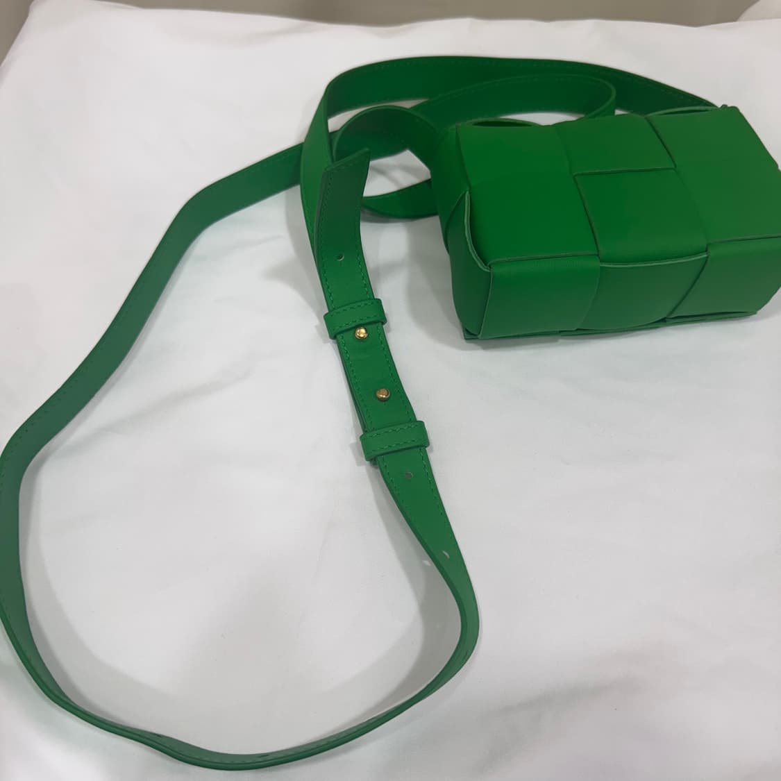 보테가 베네타 카세트백 그린 상품이미지4