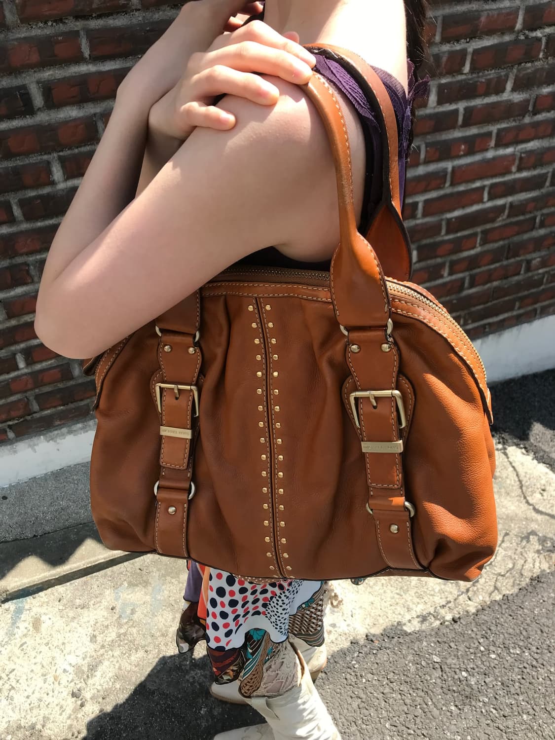 Michael Kore brown buckled leather bag 상품이미지2