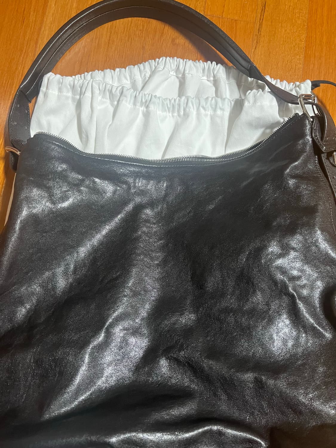 25fw 르메르 벨티드 호보백 다크초코 상품이미지4