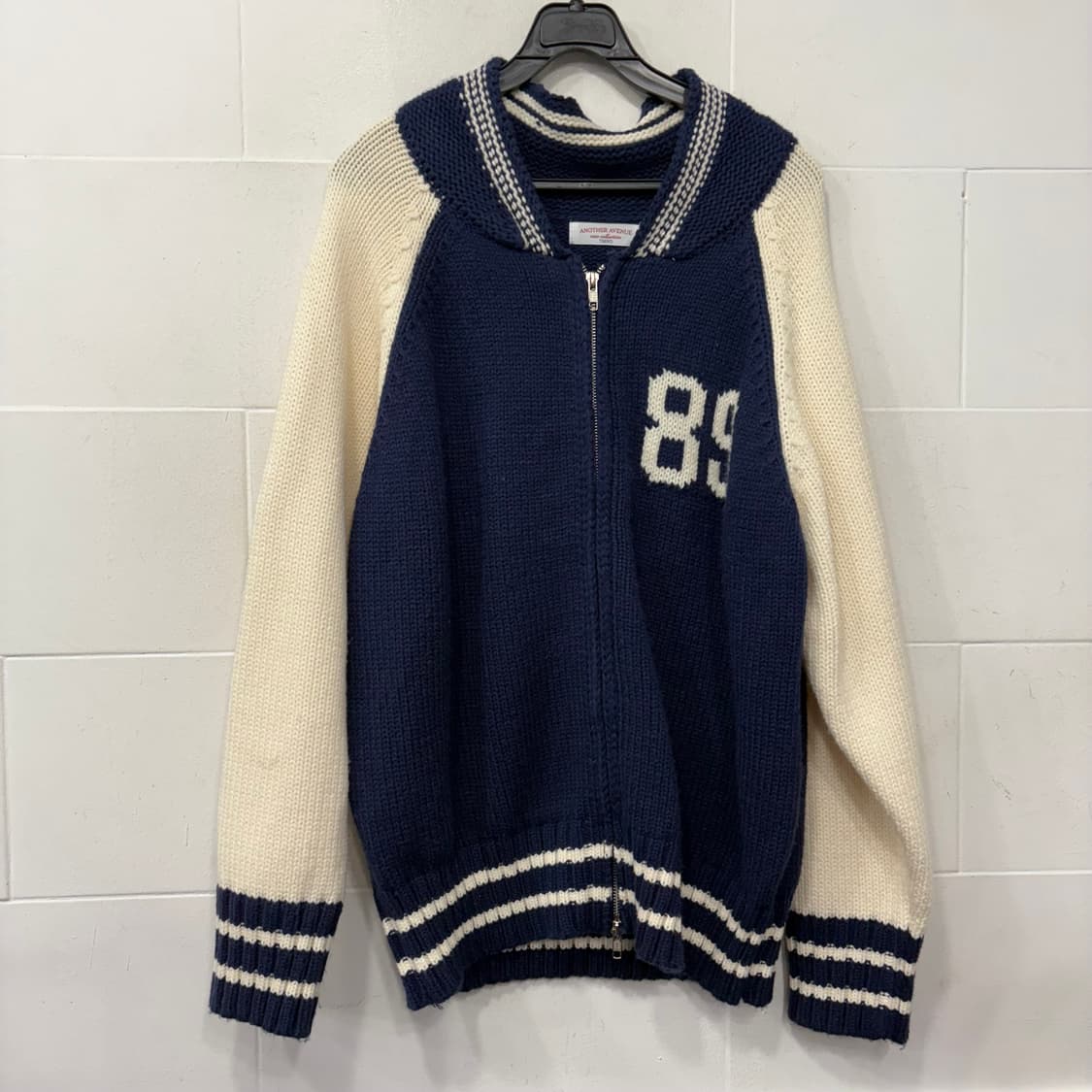 어나더에비뉴 니트집업 상품이미지1