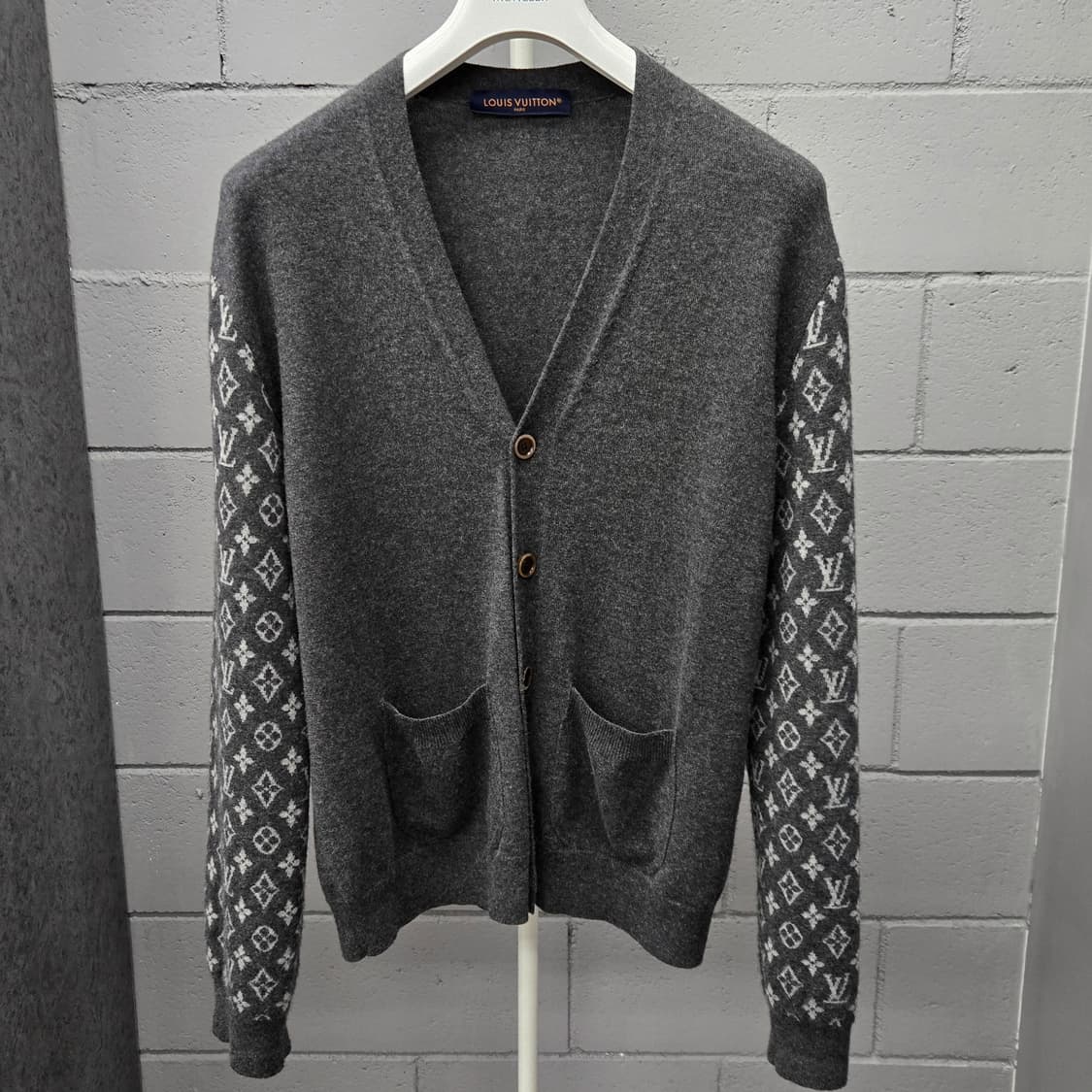 루이비통 LV 모노그램 캐시미어 가디건 M 상품이미지2