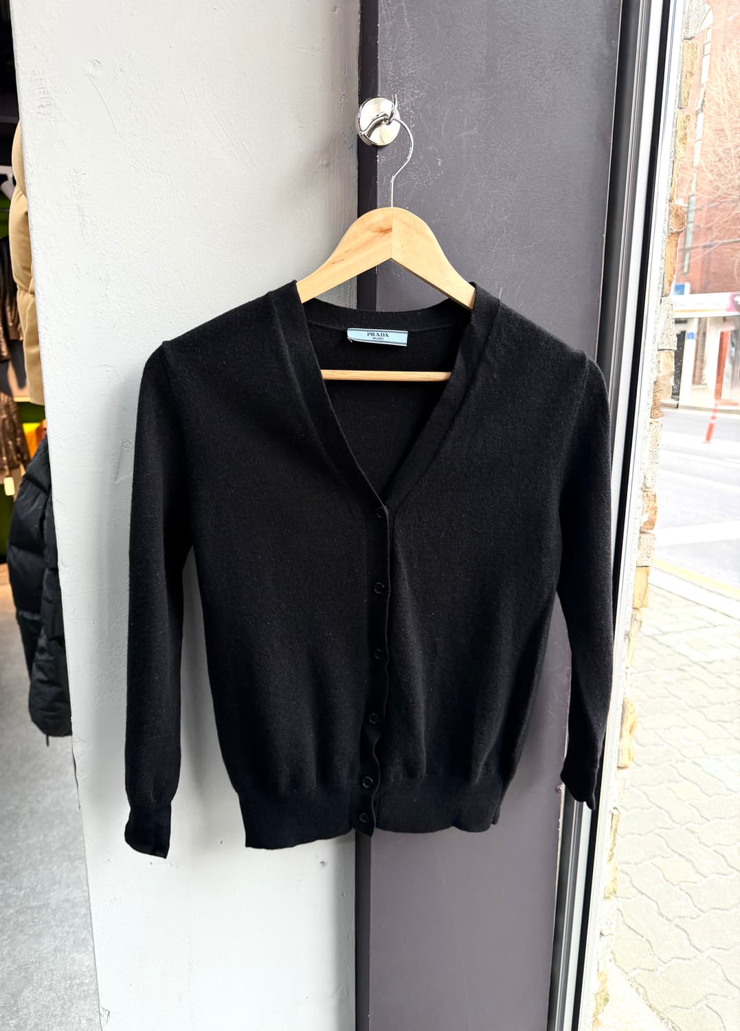 40/ 프라다 버진울 브이넥 가디건 상품이미지2
