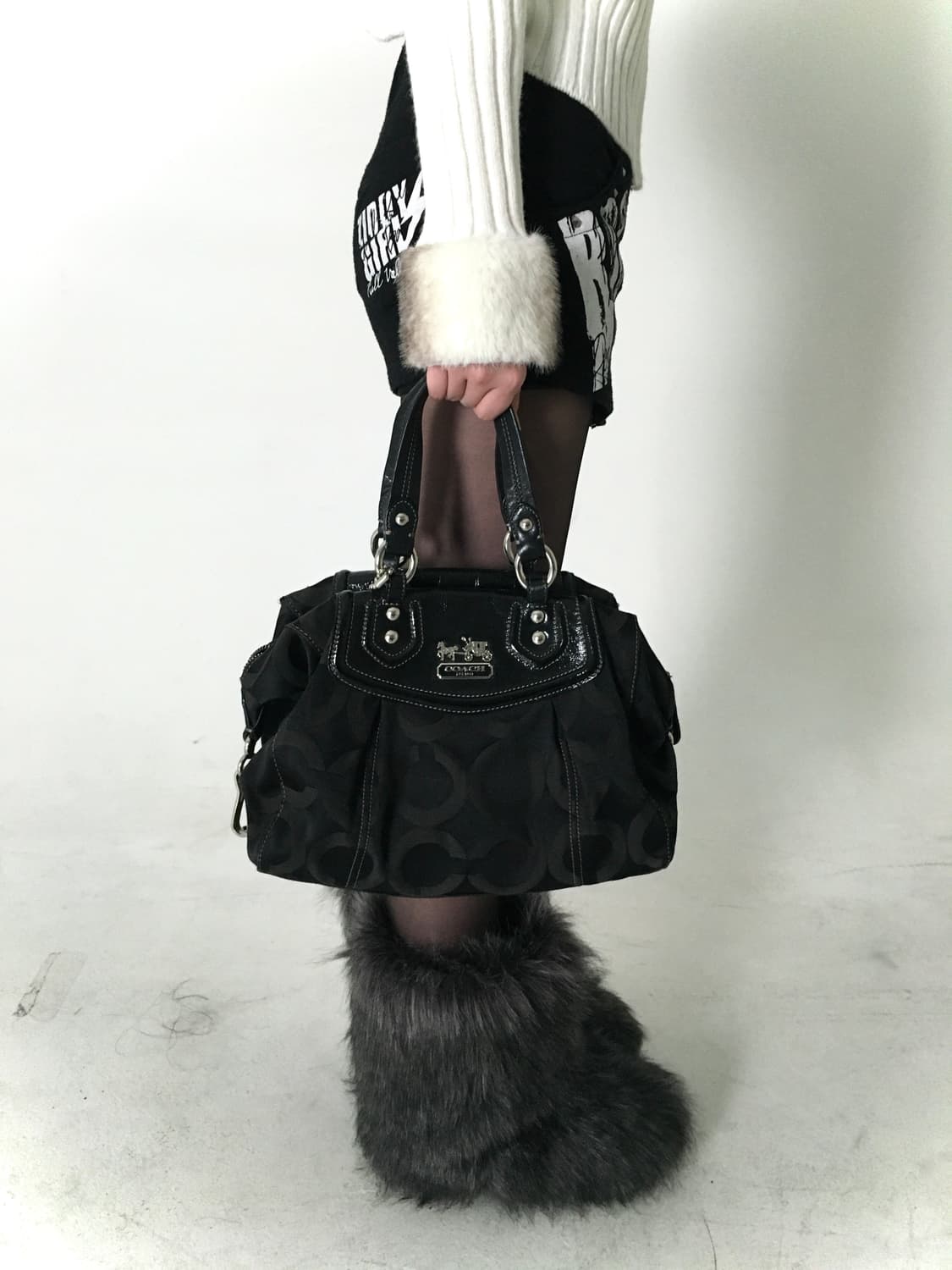 coach black mini bag w/ keyring 상품이미지3