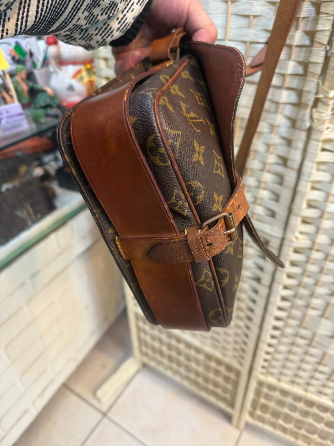 정품 루이비통 카트시에르 크로스백 팝니다 상품이미지6