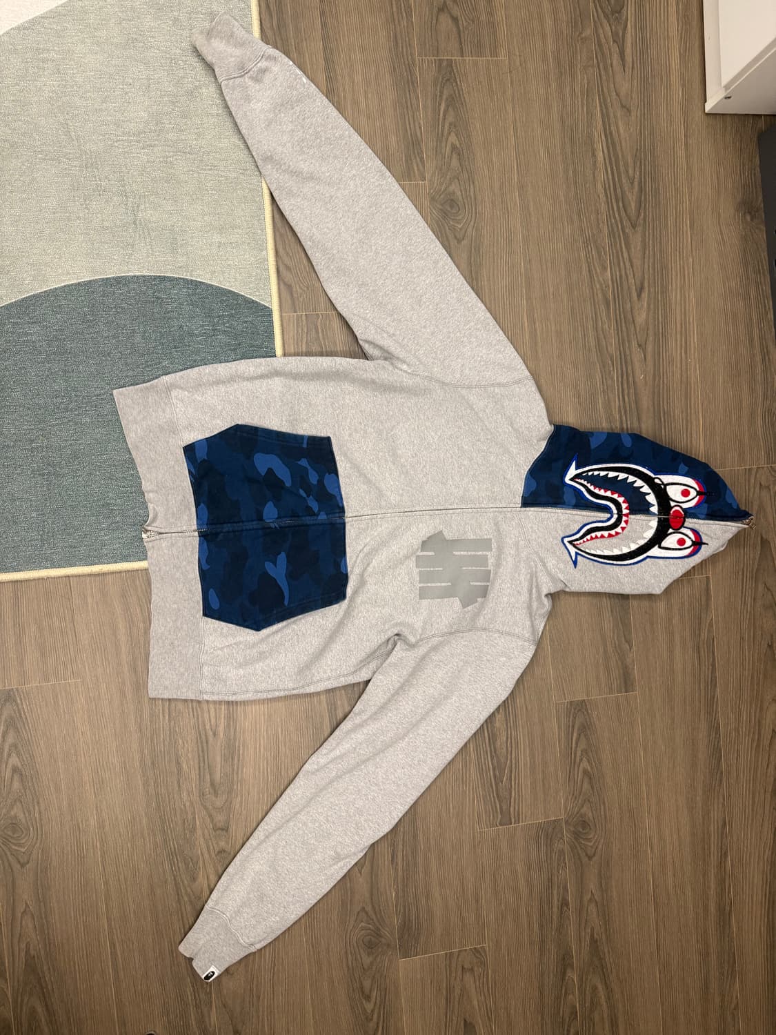 베이프x언디핏 삐에로 후드 L사이즈 판매합니다. 상품이미지9