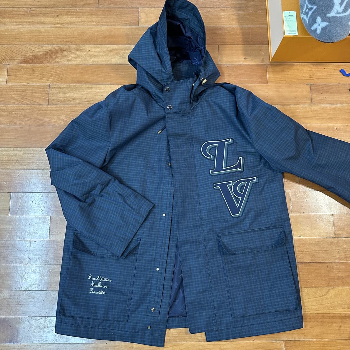 (54) 루이비통 프레피 후디드 파카 상품이미지4
