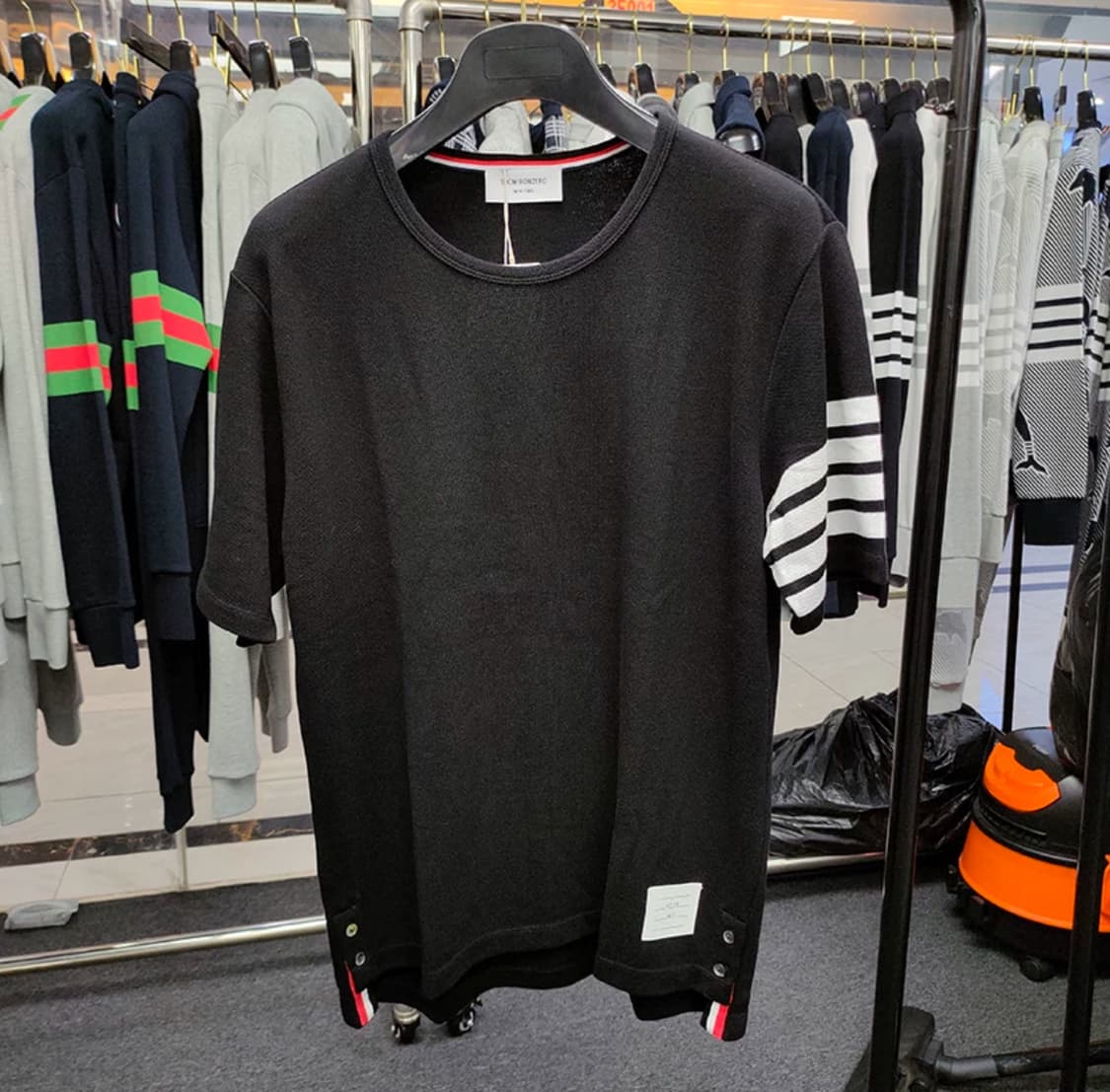 톰브라운 반팔티셔츠 판매 상품이미지2