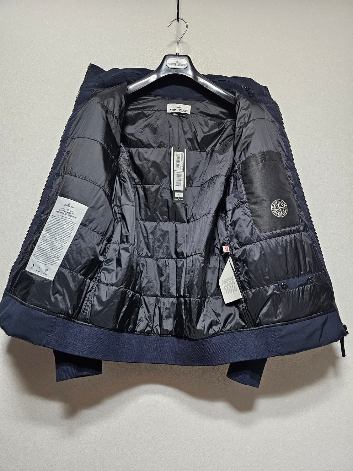 스톤아일랜드 소프트쉘 프리마로프트 자켓 상품이미지4