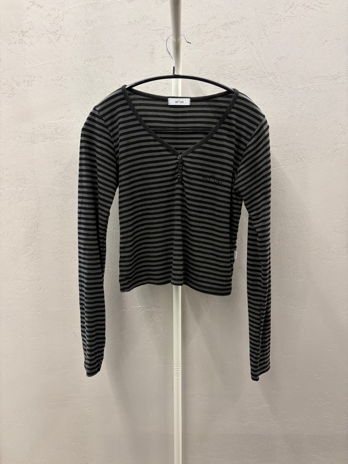 에즈온 스트라이프 크롭 긴팔티 F 상품이미지2