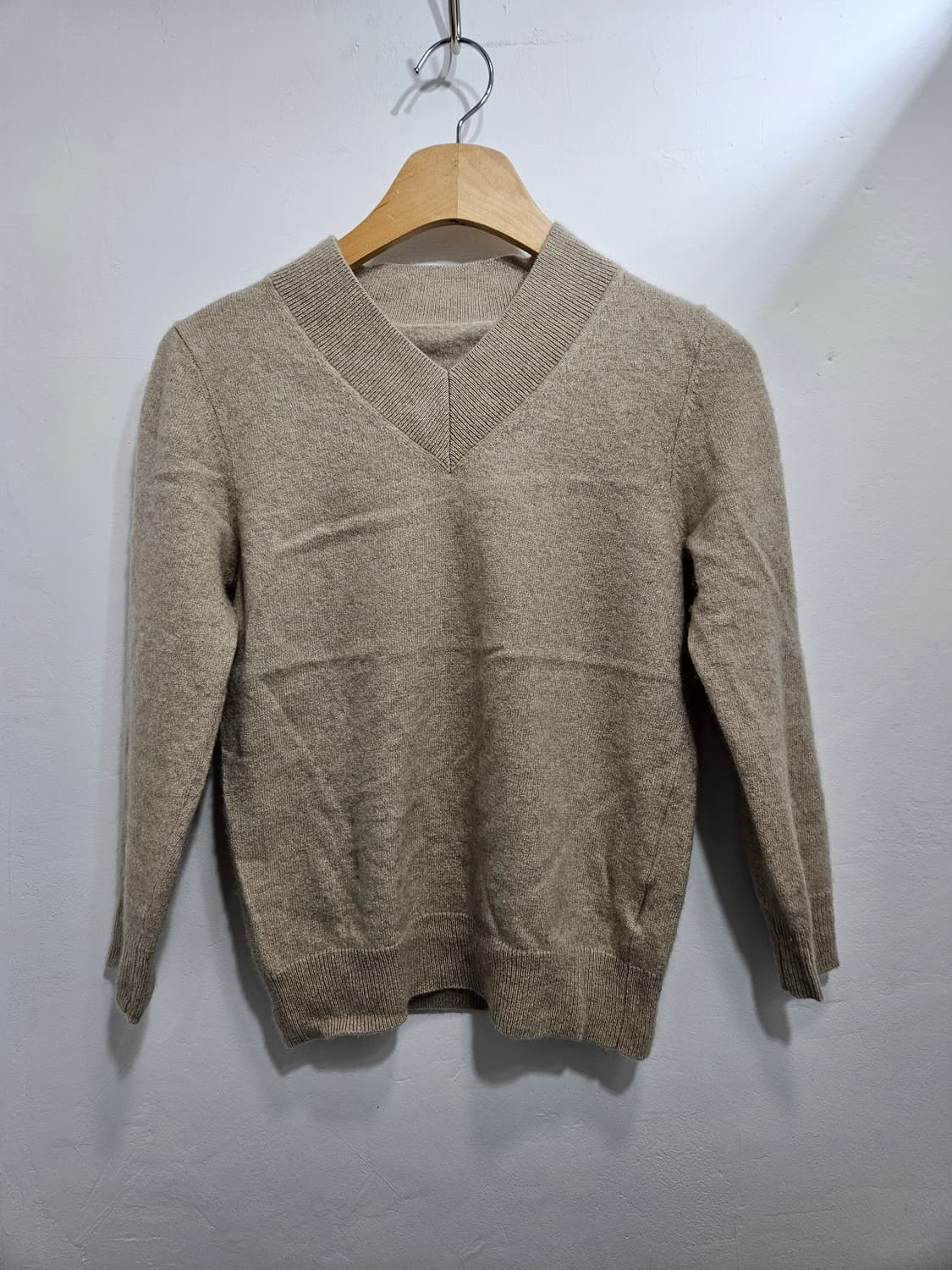 H.CASHMERE 캐시미어견 혼방 브이넥 니트 상품이미지1