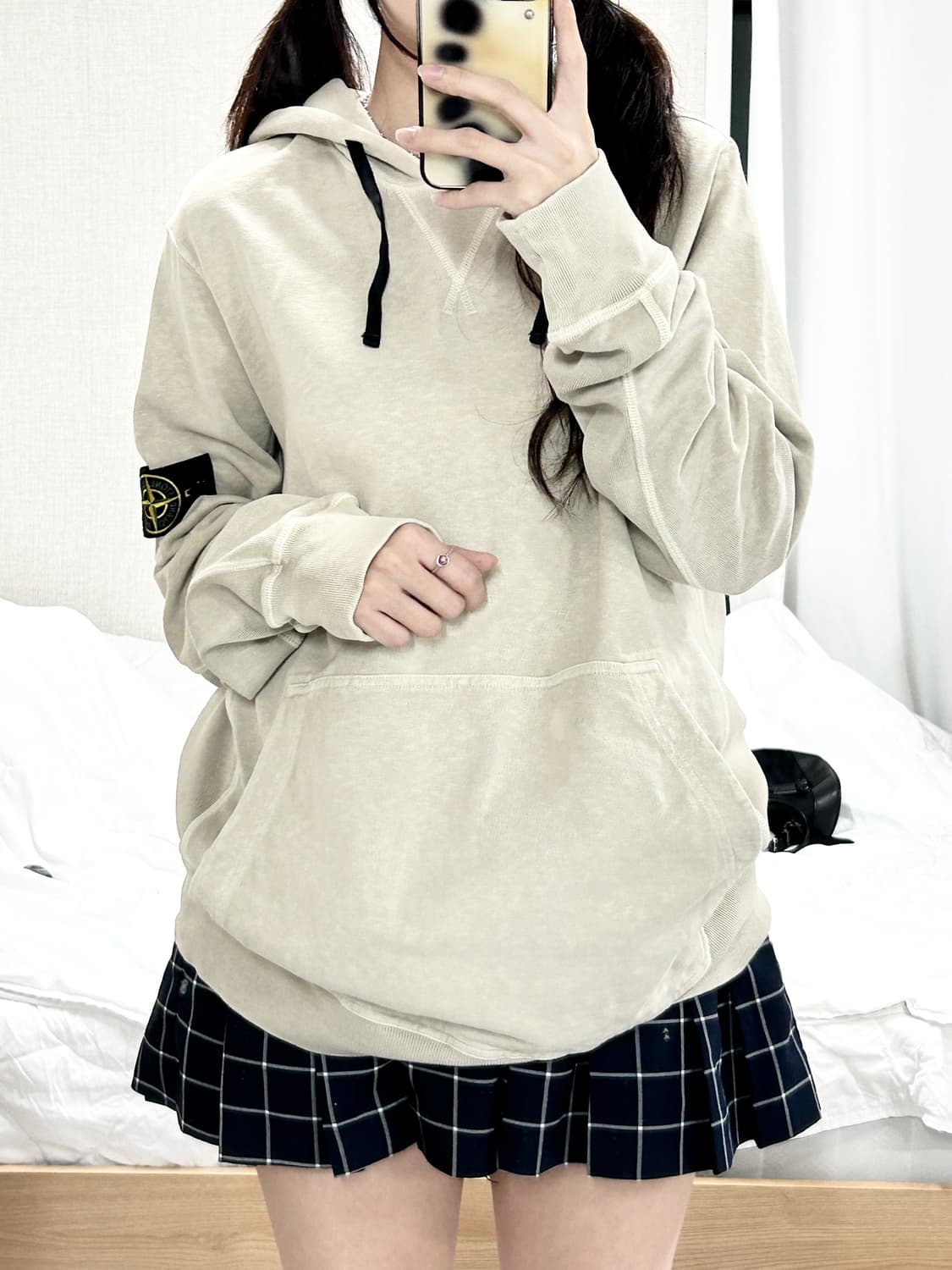 스톤아일랜드 베이지 피그먼트 와펜 후드 상품이미지3