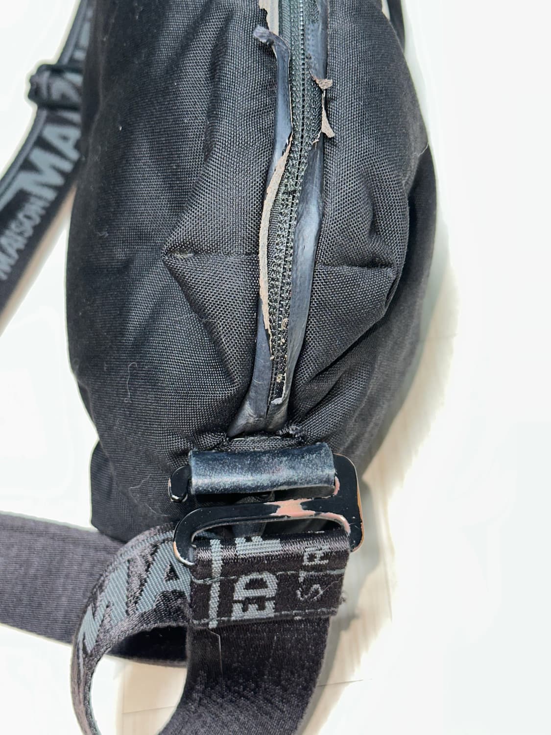 메종 마르지엘라 글램슬램 나일론 크로스 바디백 블랙 상품이미지3