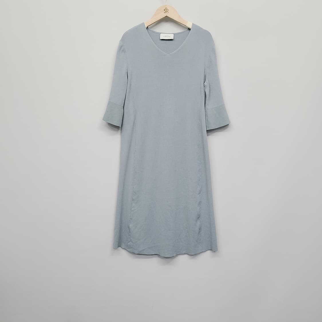 한섬 LÄTT(래트) 브이넥 니트 미디 원피스 상품이미지2