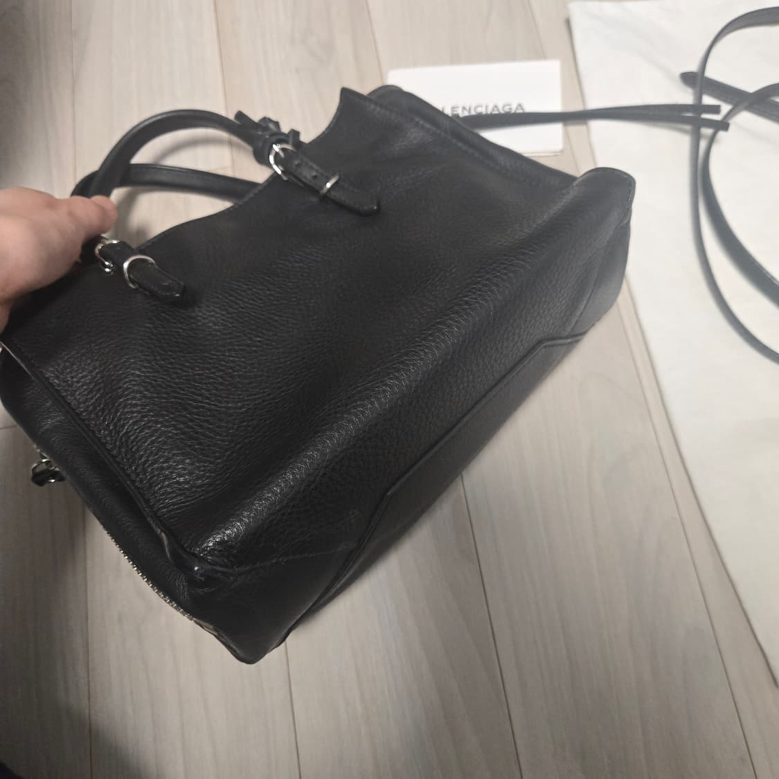 발렌시아가 여성 파피에르 A4 레더 토트백 크로스백 MINI 미니 블랙 상품이미지3