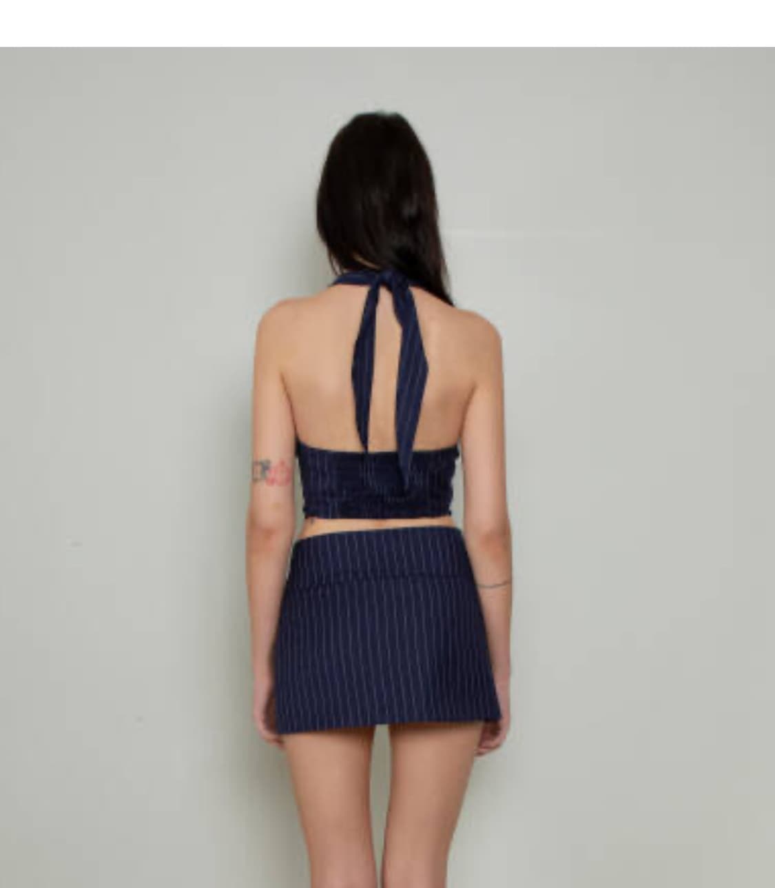 낫유어로즈 드레이핑 홀터탑 스트라이프 블라우스 슬리브리스 네이비 상품이미지2