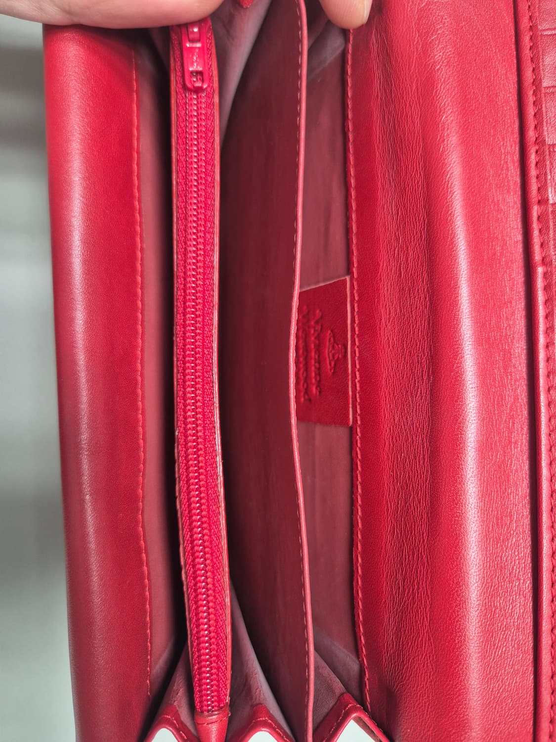 비비안웨스트우드 로고 엠보스 레더 장지갑 상품이미지6