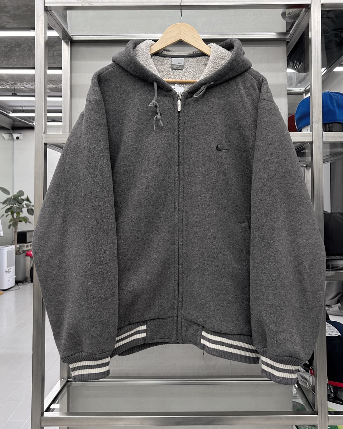 나이키 00s 배스킷볼 스우시 플리스 점퍼 차콜 상품이미지1