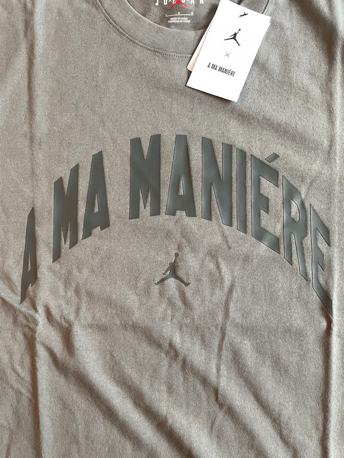 조던 x 아마 마니에르  플랫 퓨터 반팔티 (새제품. L .105) 상품이미지2