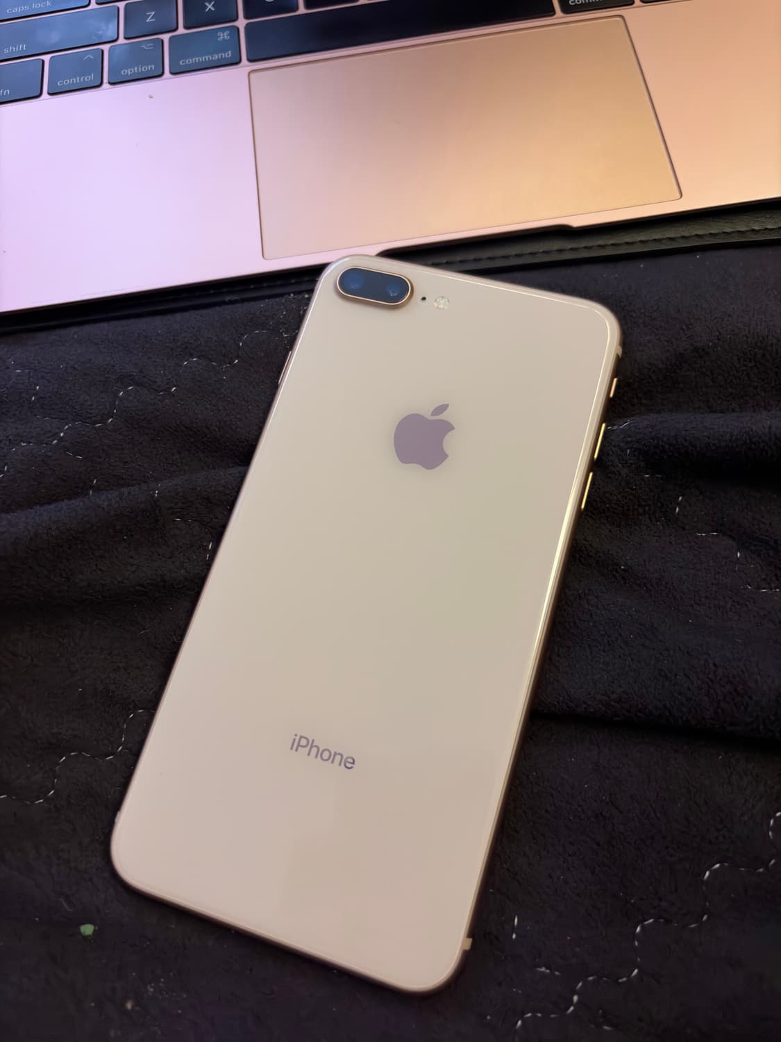 아이폰8 PLUS 골드 256GB 상품이미지2