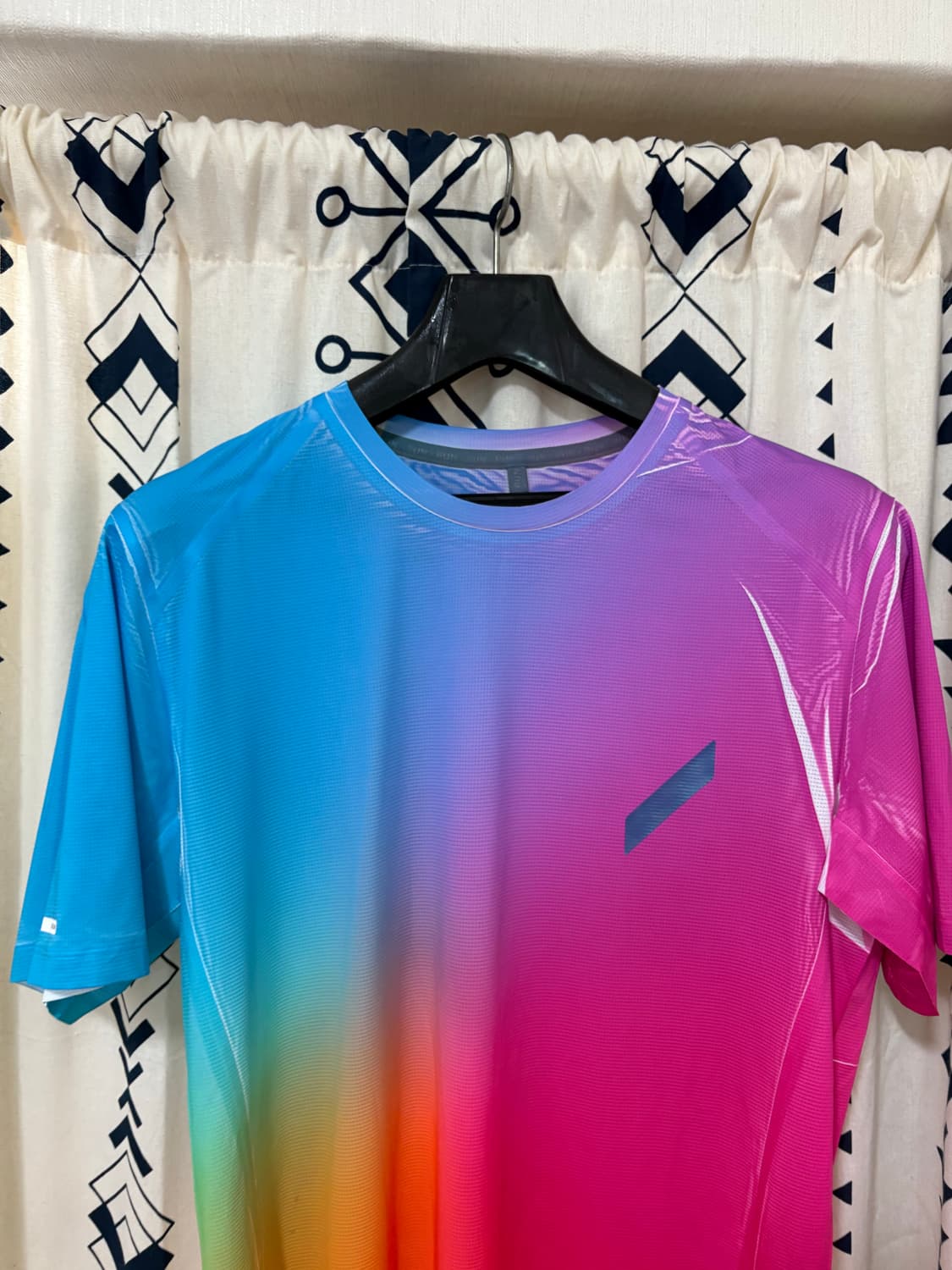 소어러닝 맨즈 프린티드 테크 티 레인보우 상품이미지5