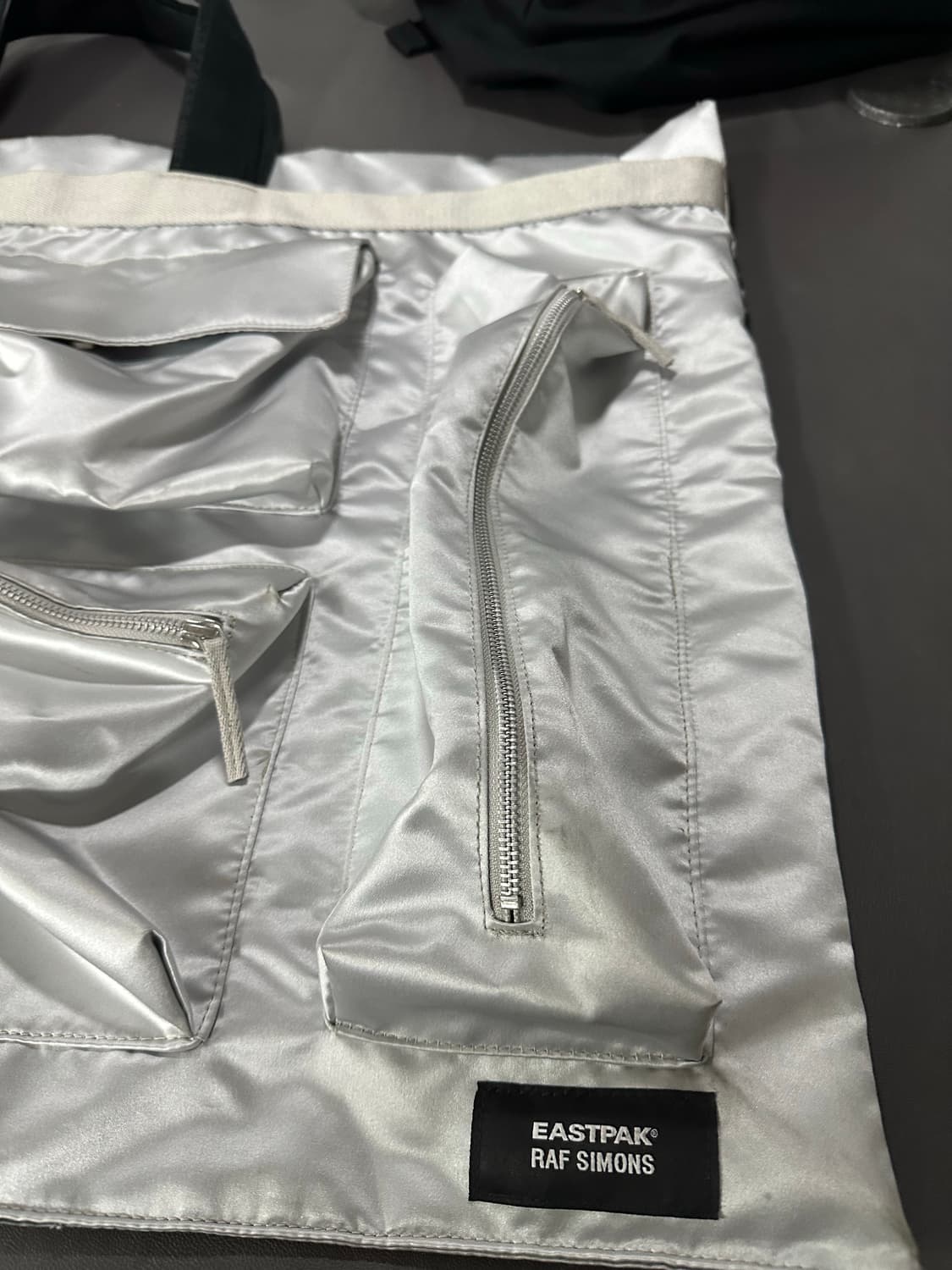 라프시몬스 이스트백 포스터 빅사이즈 토트백 상품이미지2