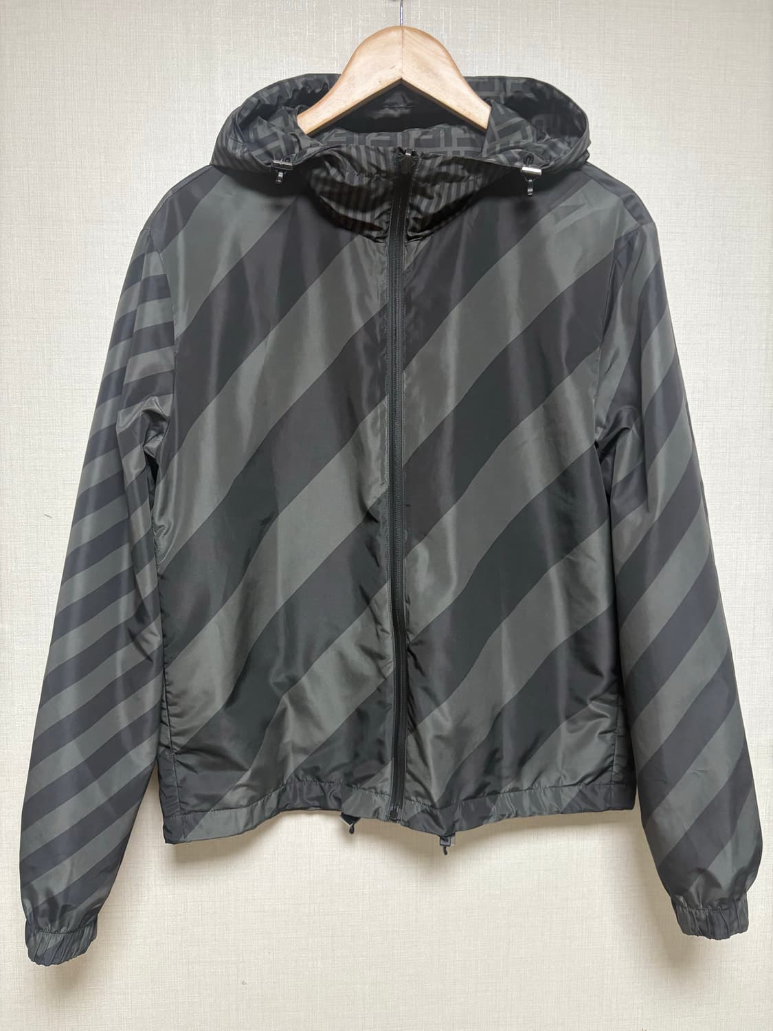 [새상품급] 펜디 리버서블 양면 바람막이 상품이미지2