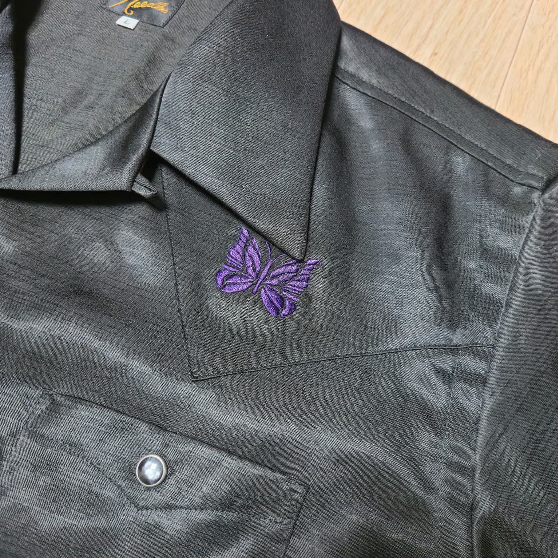 L) 블랙 니들스 숏슬리브 카우보이 원업 폴리 슬럽 사틴 셔츠 상품이미지5