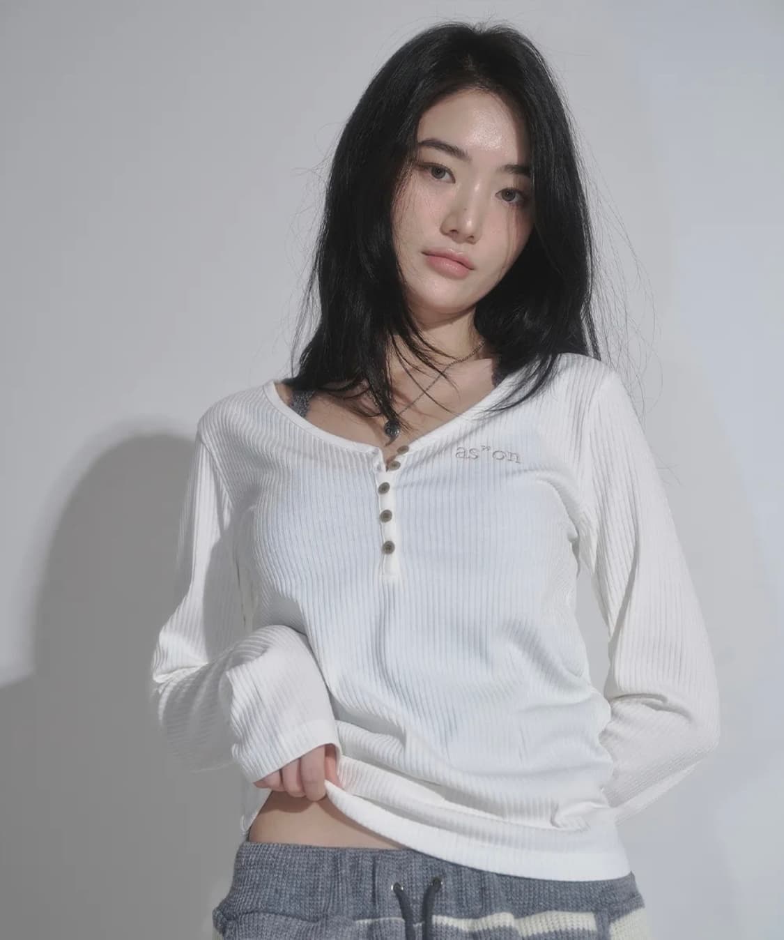 애즈온 WISH RIBBED BUTTON TEE 위시 리브드 버튼 티 상품이미지1