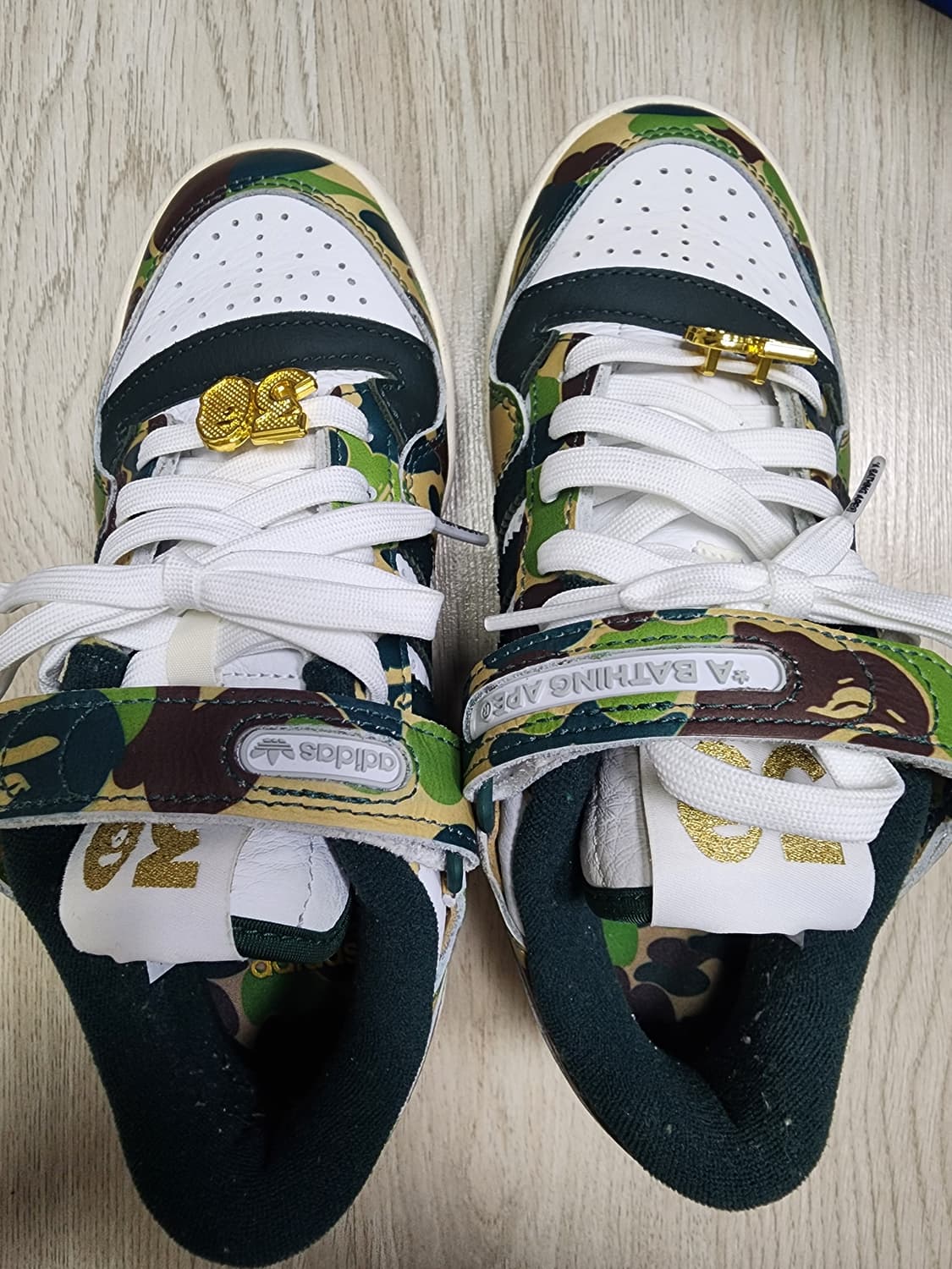 아디다스 x 베이프 포럼 84 로우 그린 카모 상품이미지2