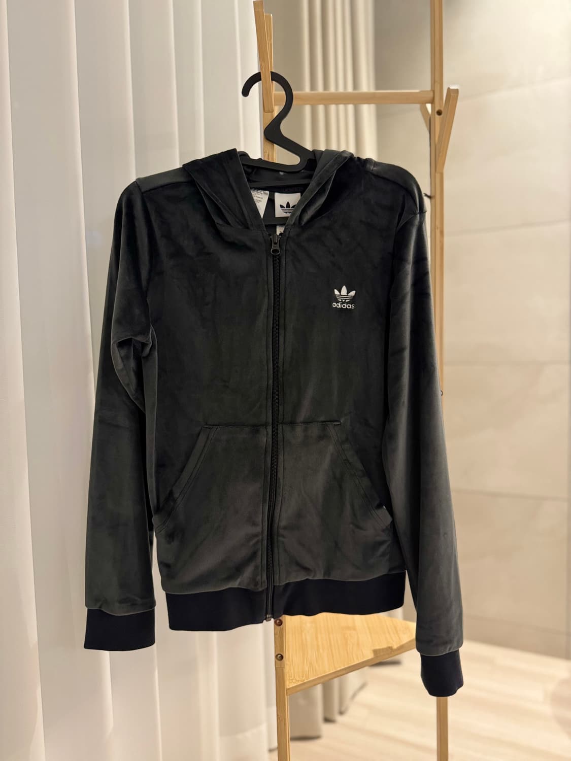 대장급!! 아디다스 차콜 벨벳 후드집업 상품이미지1