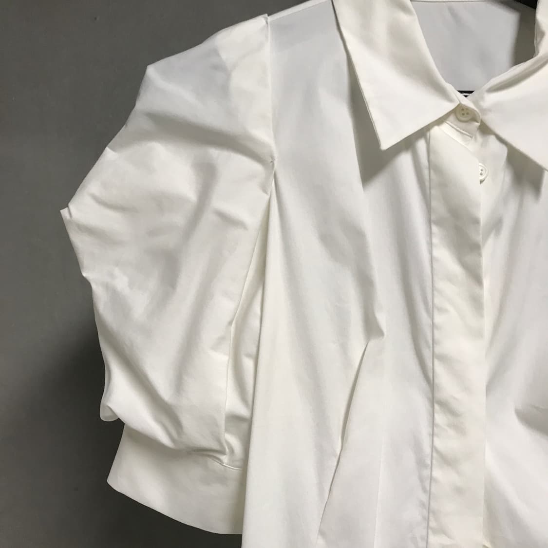 프라다 화이트 반팔 셔츠 38(W) 상품이미지4