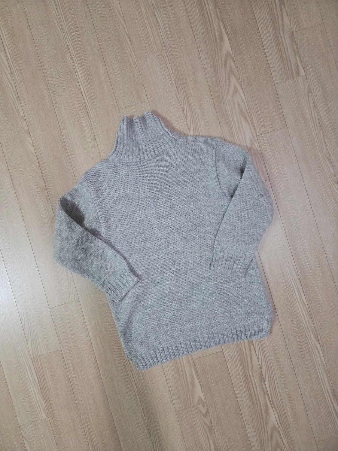 45RPM 라이트 그레이 하이넥 짜임 니트 상품이미지5