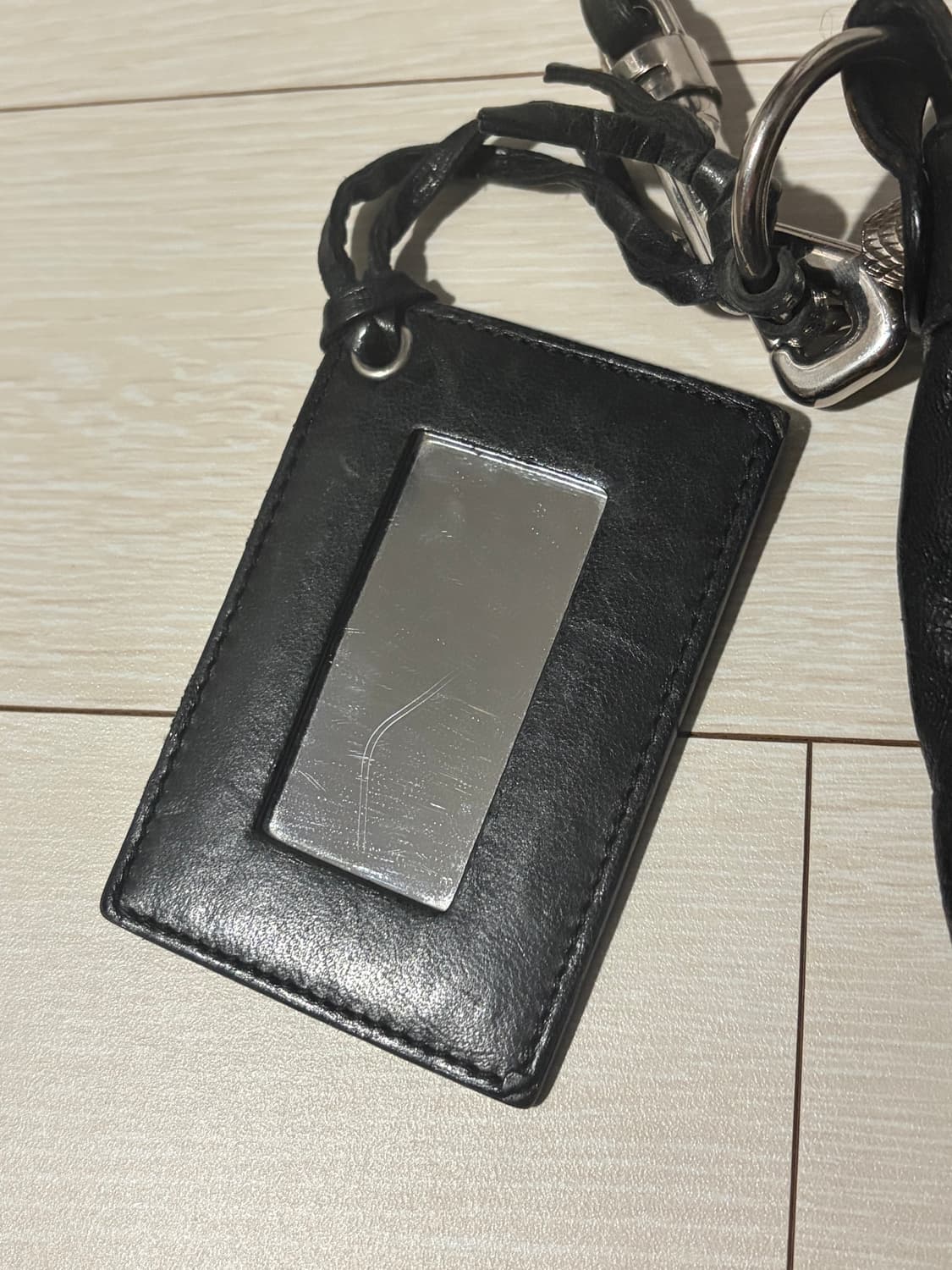 발렌시아가 자이언트 힙 크로스백 블랙 상품이미지4