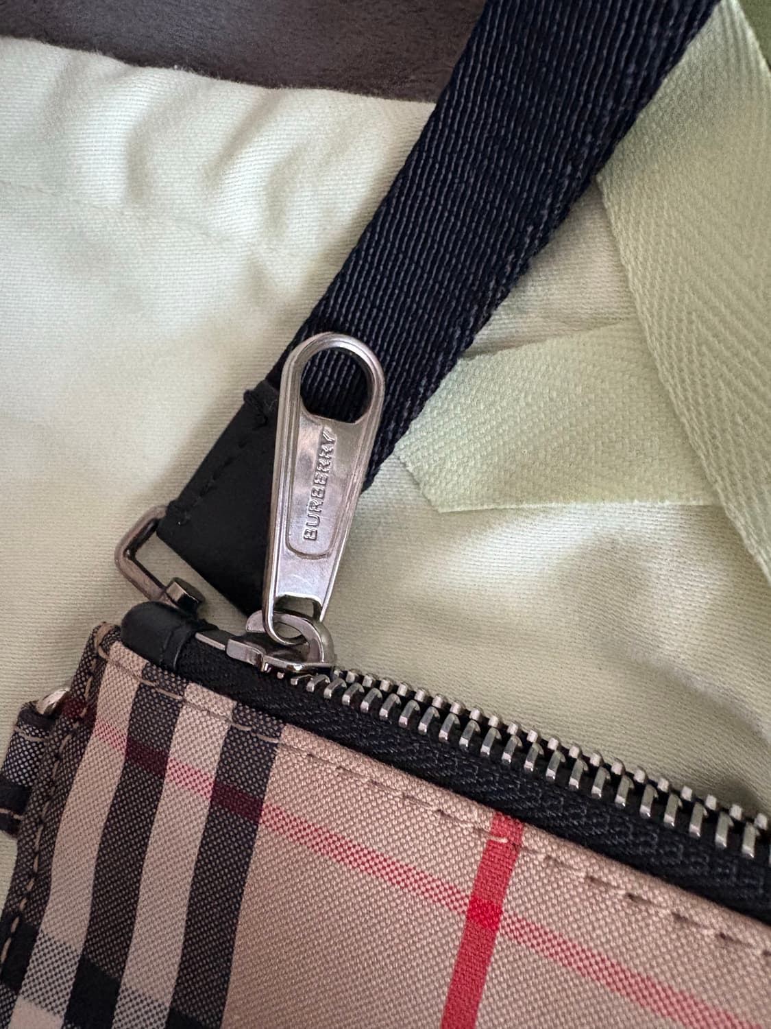 버버리 클러치백 상품이미지2