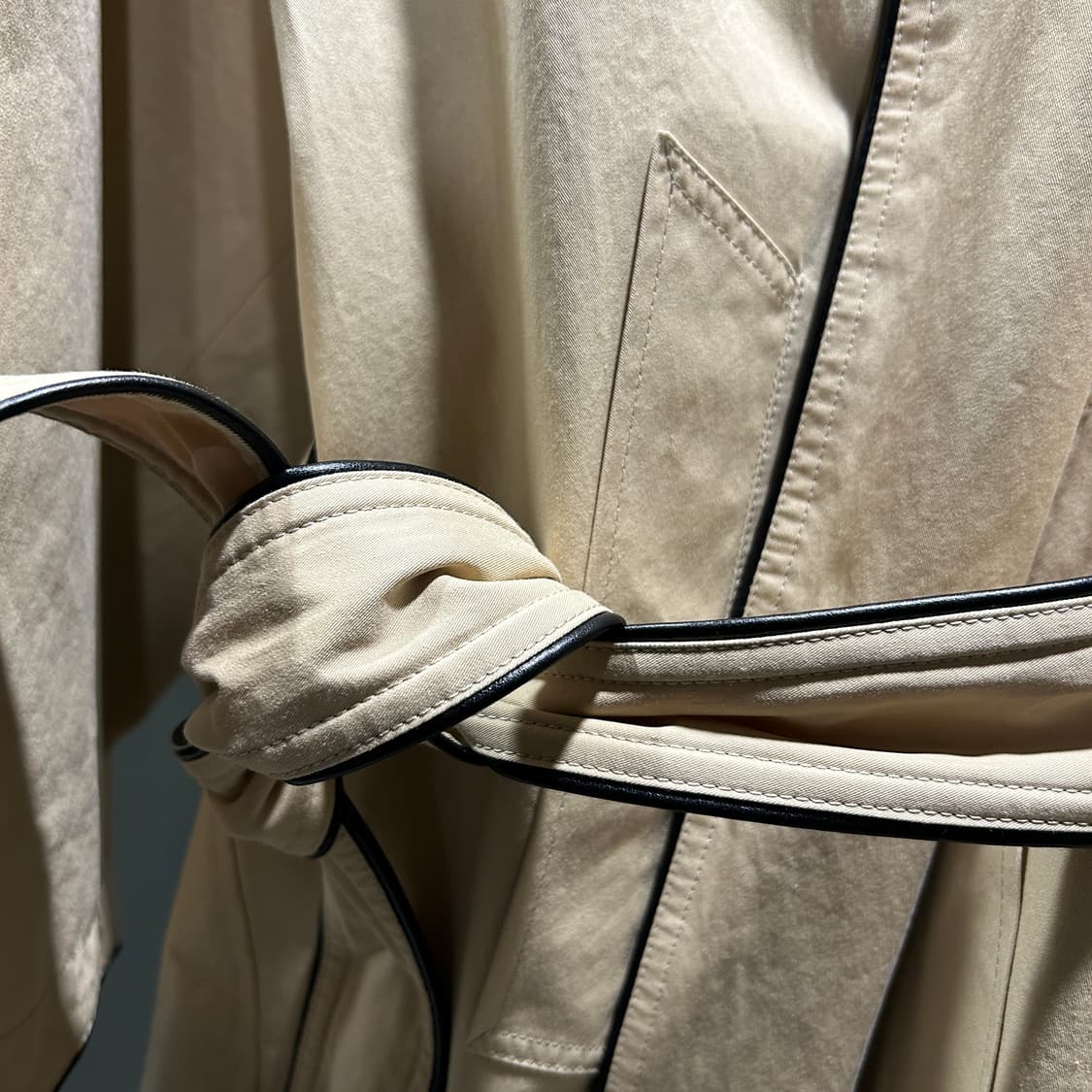 발렌시아가 BB로고 벨티드 트렌치코트 상품이미지5