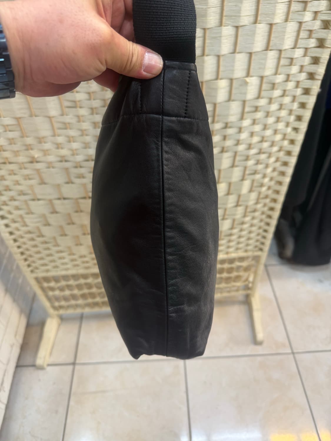 정품 요지야마모토 크로스백 팝니다 상품이미지5