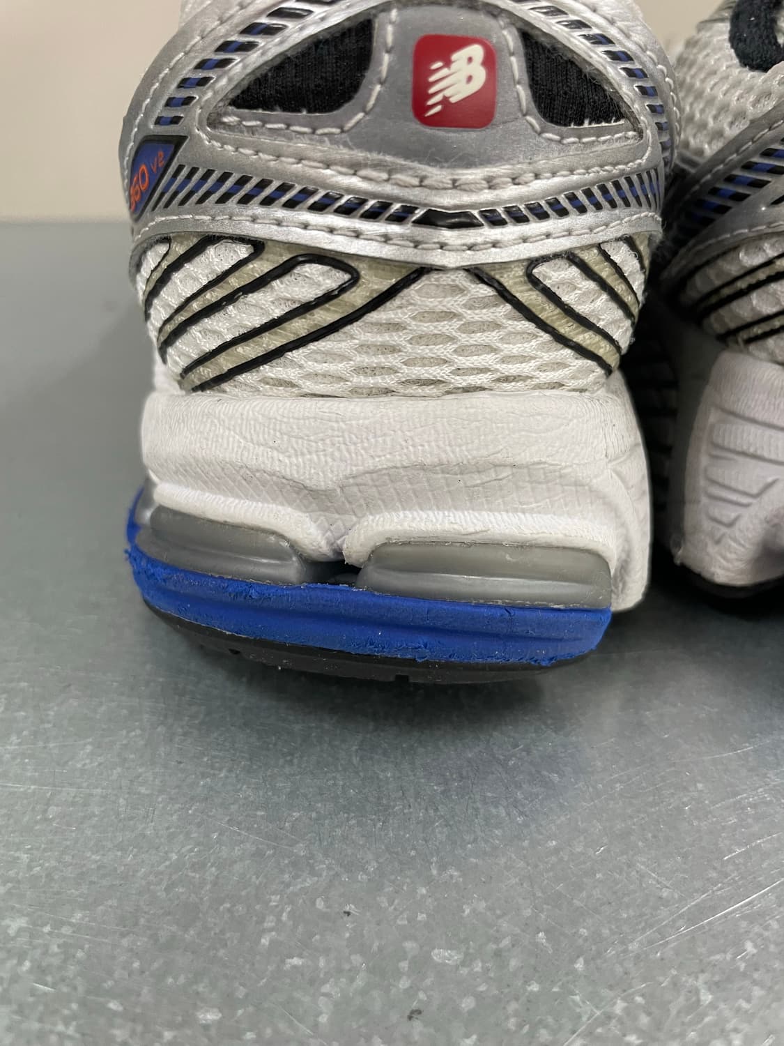 뉴발란스 860v2 메탈릭 실버 285 상품이미지9