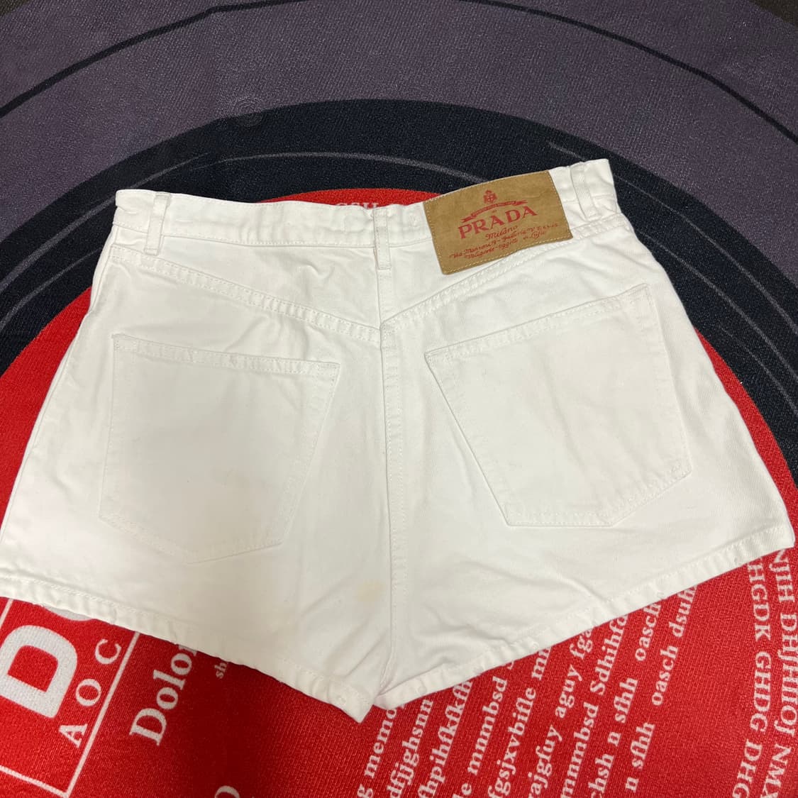 프라다 불 데님 쇼츠 화이트 상품이미지4