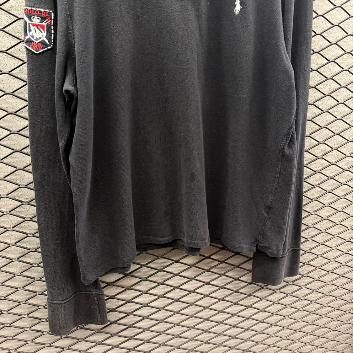 폴로 랄프로렌 코튼 모크넥 니트 포니자수 암패치 디테일 블랙 상품이미지5