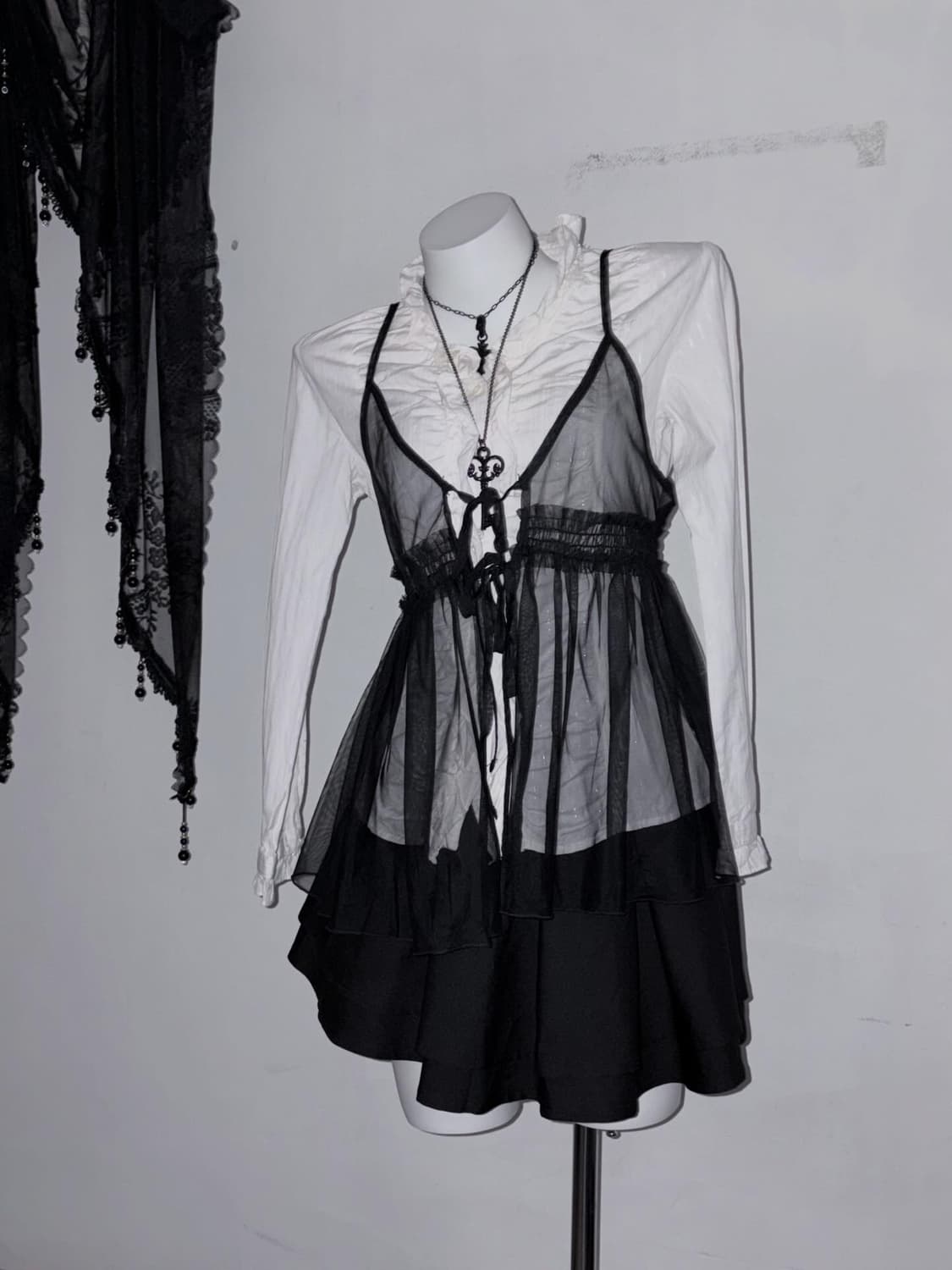 다크로맨틱 고스 코디세트 4피스 - 프릴, 시스루, 코르셋, 벨벳 상품이미지5