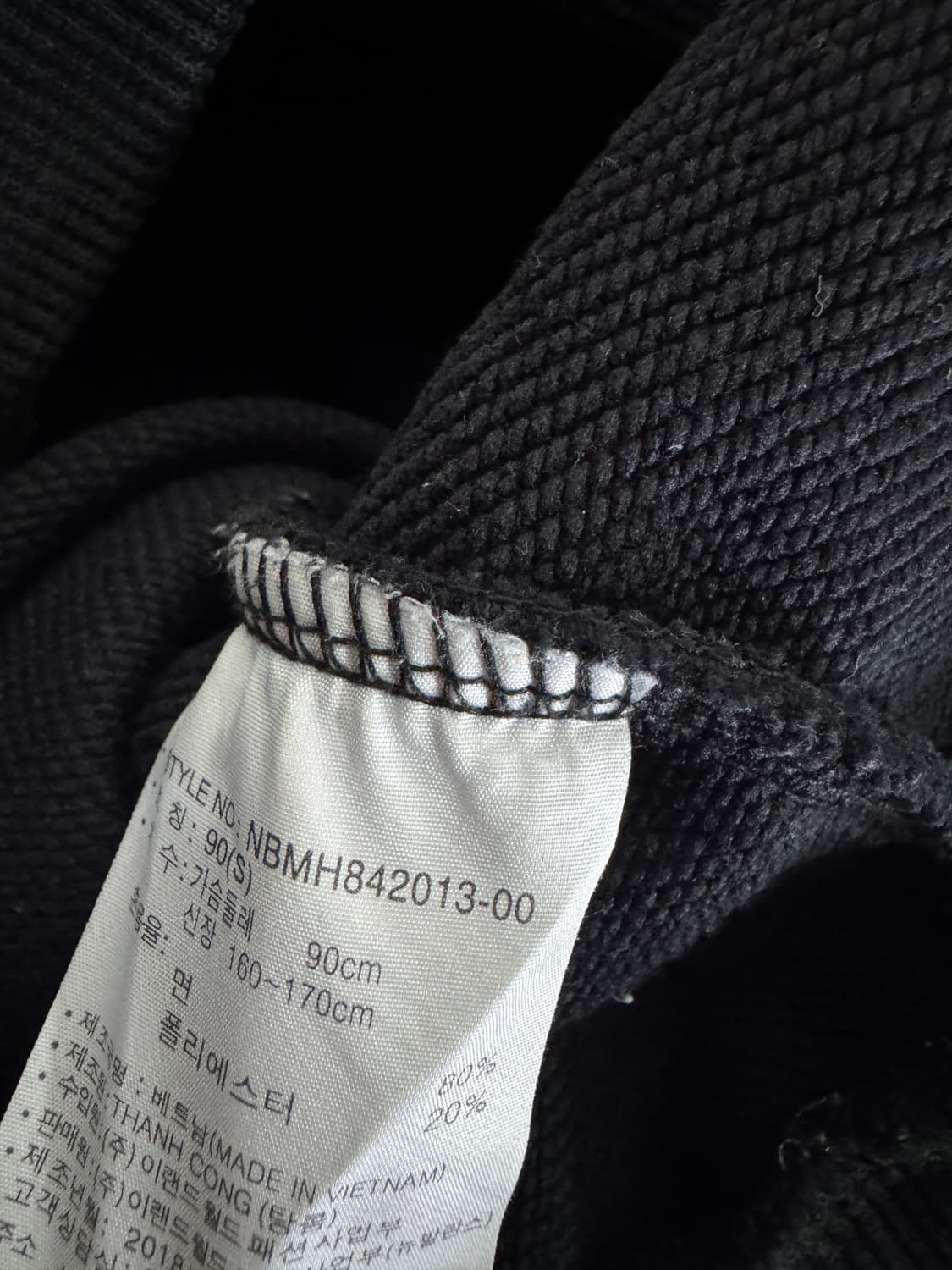 뉴발란스 레트로 스펠로고 후드티 블랙 상품이미지4