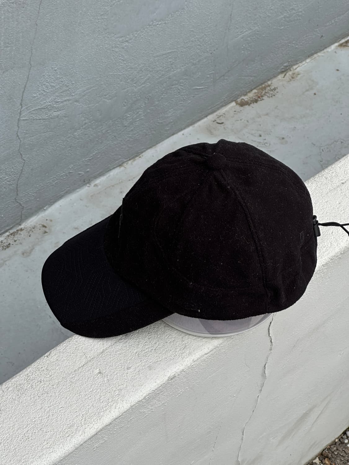 [F] 코오롱스포츠 로고 블랙 플리스 볼캡 모자 트루퍼 디테일 상품이미지3