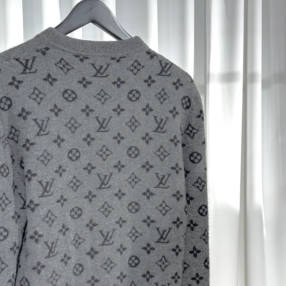 루이비통 하프앤하프 니트  상품이미지3