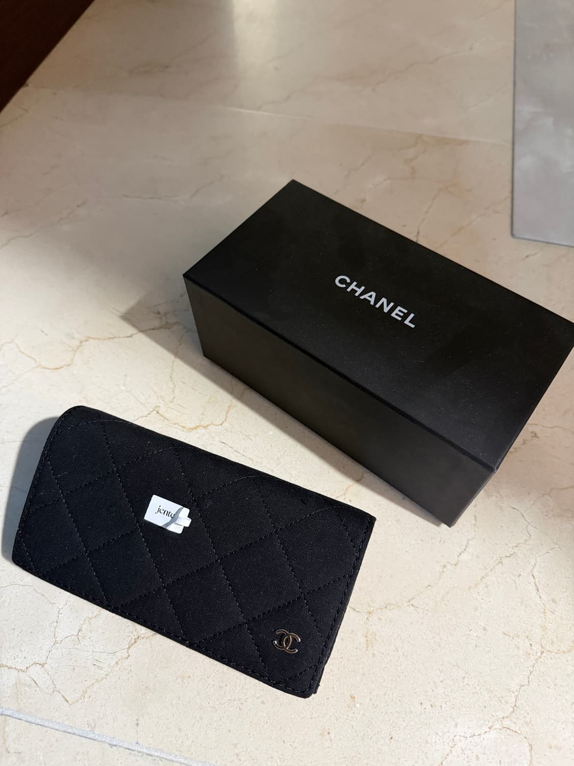 샤넬 아이웨어 로고 템플 블랙 선글라스 상품이미지4